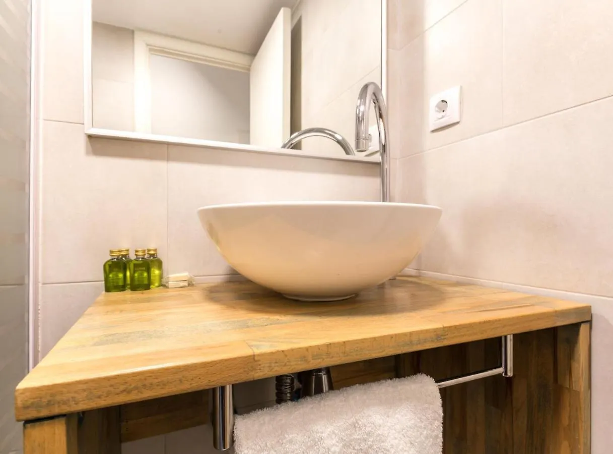 Apartamento Find Calm At This Cozy City Sanctuary With Terrace Barcelona España