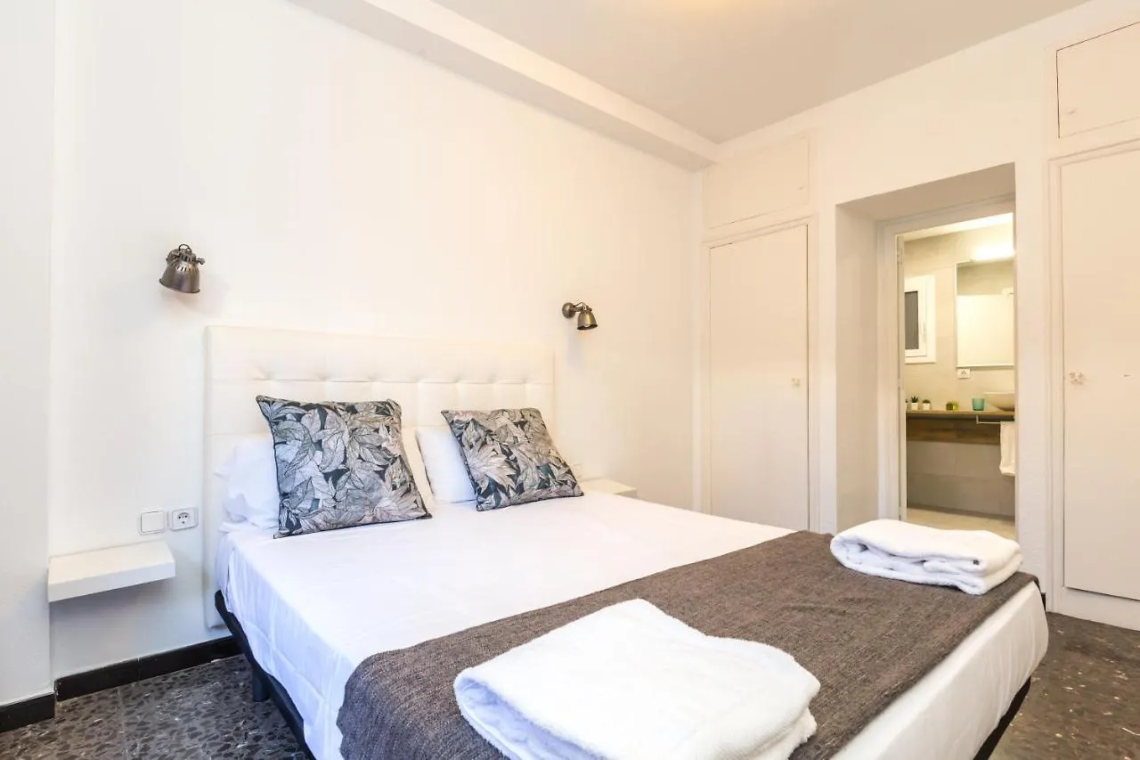 Apartamento Find Calm At This Cozy City Sanctuary With Terrace Barcelona
