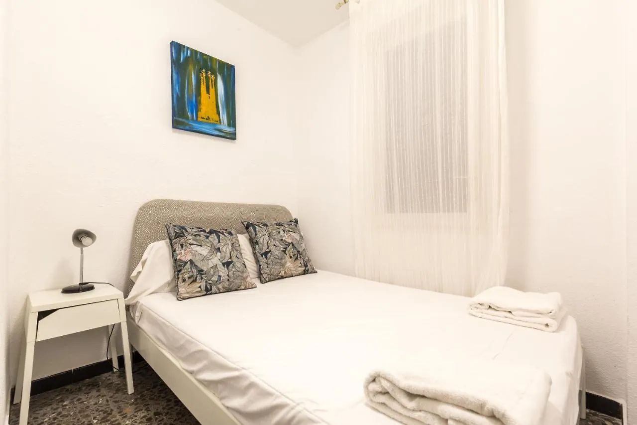 Find Calm At This Cozy City Sanctuary With Terrace Barcelona 0*,