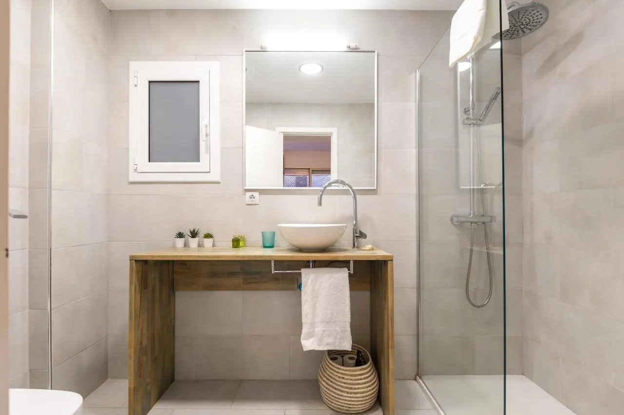 Apartamento Find Calm At This Cozy City Sanctuary With Terrace Barcelona