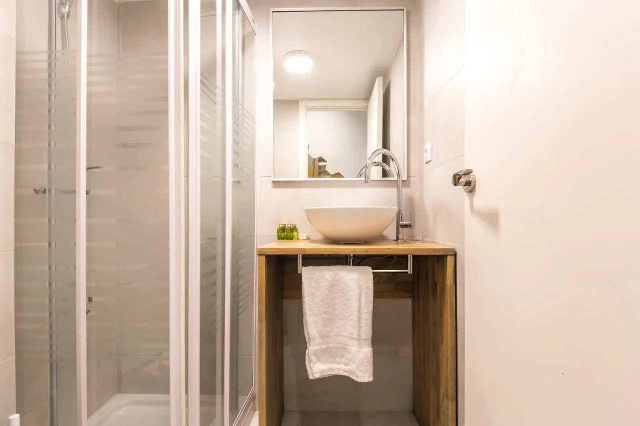 Apartamento Find Calm At This Cozy City Sanctuary With Terrace Barcelona