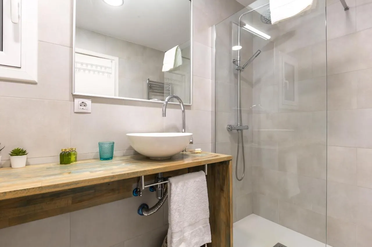 Find Calm At This Cozy City Sanctuary With Terrace Barcelona 0*,